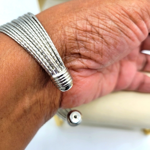 - Chic Silvertone Multi-Strand Bound Cuff Bracelet / Adjustable Clamp - Picture 4 of 6